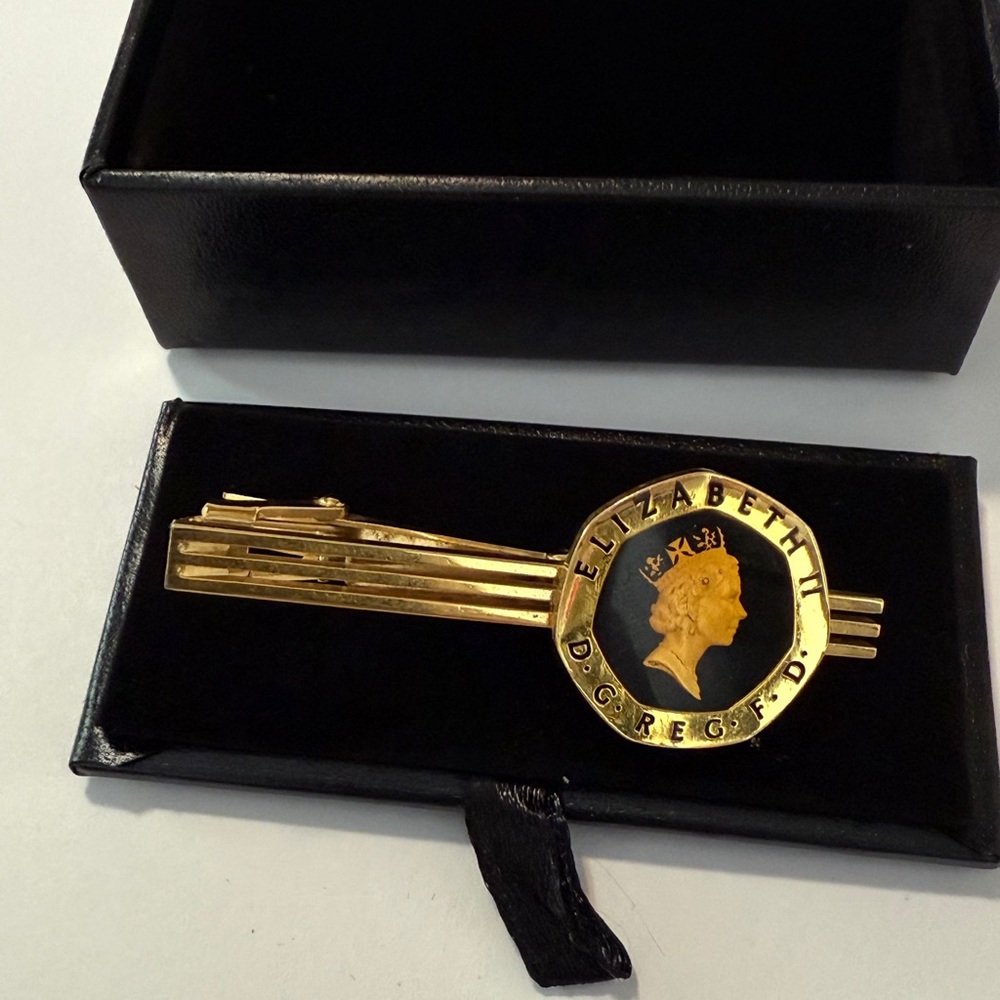 Gold Elizabeth II Tie Clip